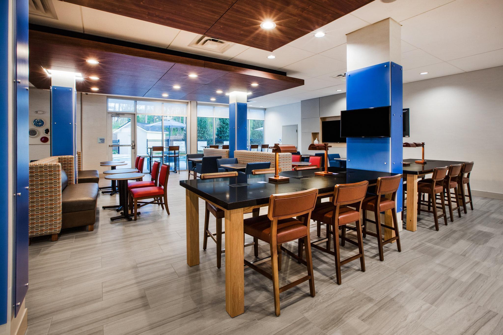 Holiday Inn Express & Suites Sparta Экстерьер фото