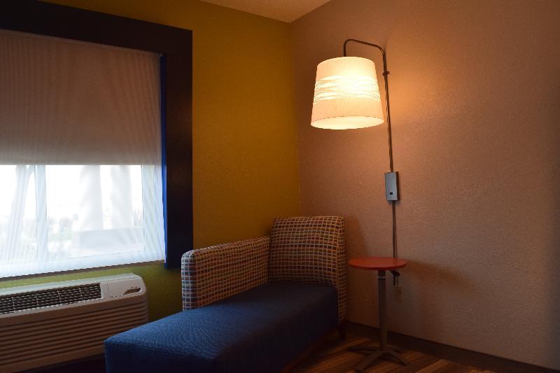 Holiday Inn Express & Suites Sparta Экстерьер фото